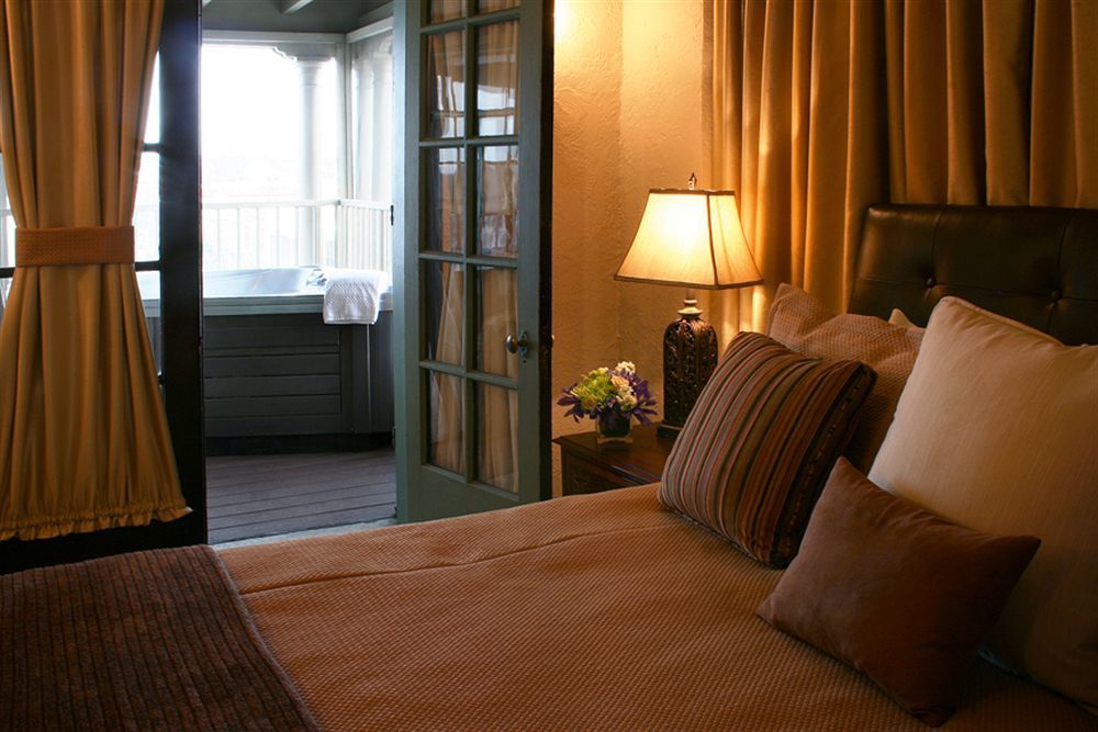 Hotel Baker سانت تشارليز المظهر الخارجي الصورة
